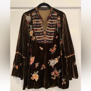 Johnny Was Velvet Sisilia Embroidered with Bell sleeves Size Large